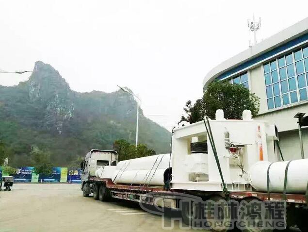 桂林鴻程磨粉機(jī)廠發(fā)貨現(xiàn)場(chǎng) 桂林鴻程磨粉機(jī)廠發(fā)貨現(xiàn)場(chǎng)