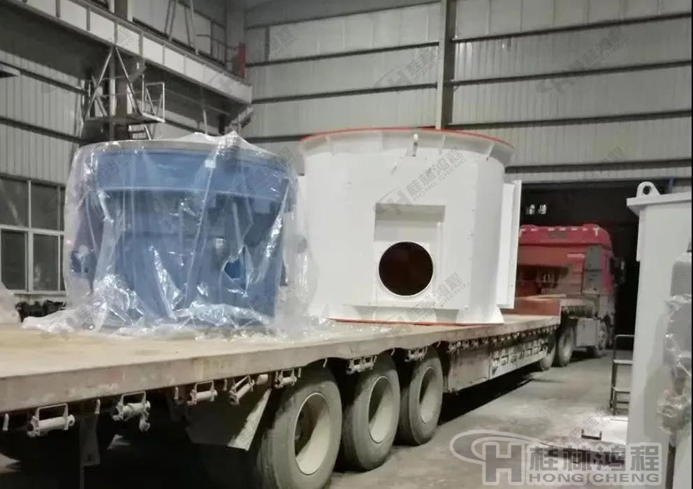 HLMX1700超細(xì)立磨發(fā)貨現(xiàn)場-超細(xì)立磨機(jī)主機(jī)裝車 HLMX1700超細(xì)立磨發(fā)貨現(xiàn)場-超細(xì)立磨機(jī)主機(jī)裝車