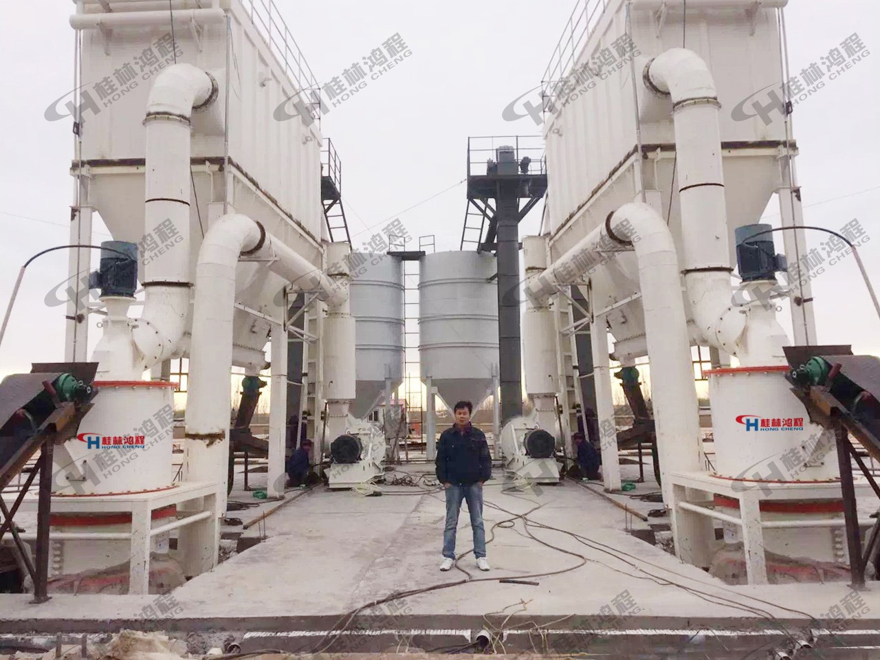 非礦立式磨供應(yīng)商非礦立式磨廠家HCH超細(xì)環(huán)輥磨粉機(jī) 非礦立式磨供應(yīng)商非礦立式磨廠家HCH超細(xì)環(huán)輥磨粉機(jī)