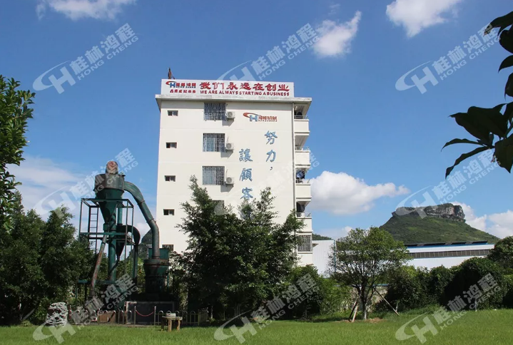時(shí)產(chǎn)15噸立式輥磨機(jī)雷蒙機(jī)多少錢？請到鴻程立式輥磨機(jī)雷蒙機(jī)生產(chǎn)基地直接面談